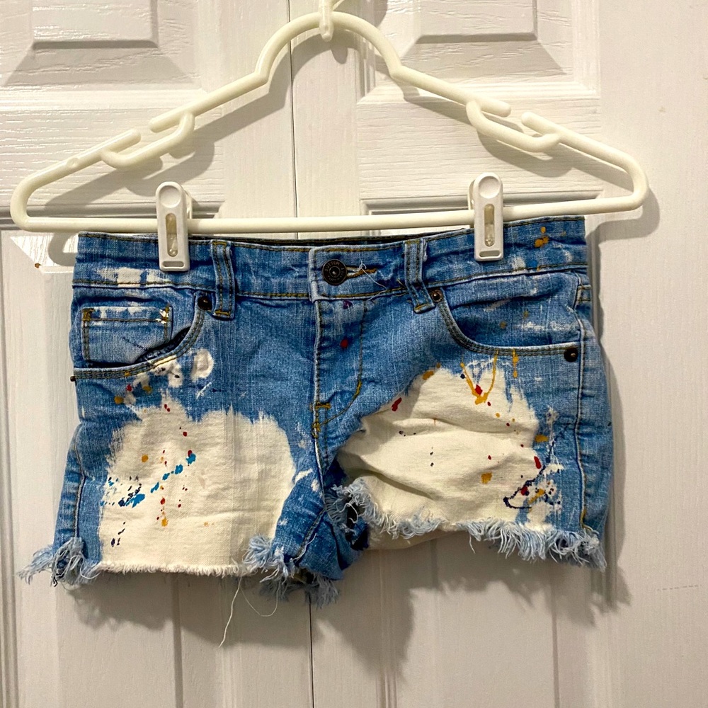 Kids Jean shorts with splatter paint detail
